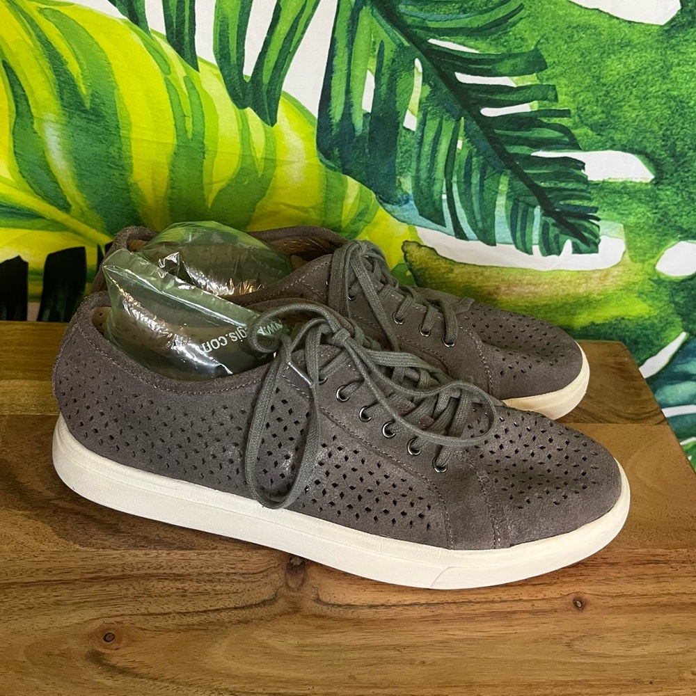 Vaneli Sport 9.5 Grey Shimmer Perforated Summer Fall Suede Breathable Sneakers